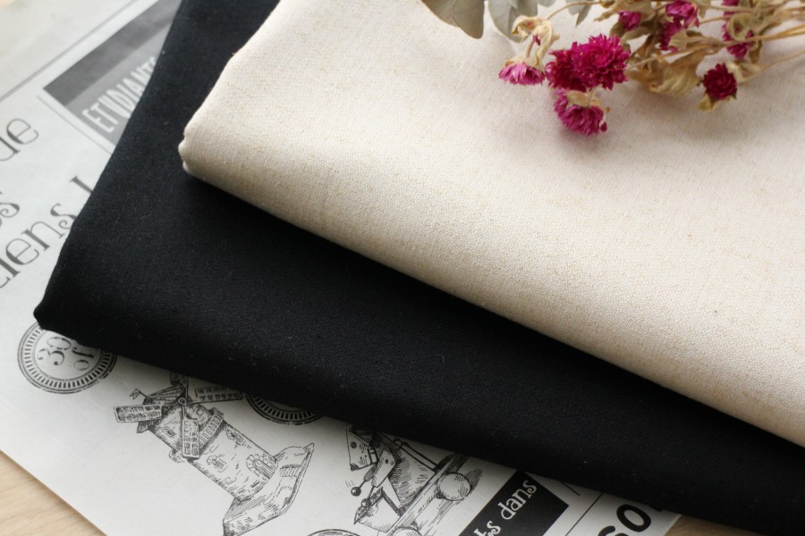 ブラック/キナリ