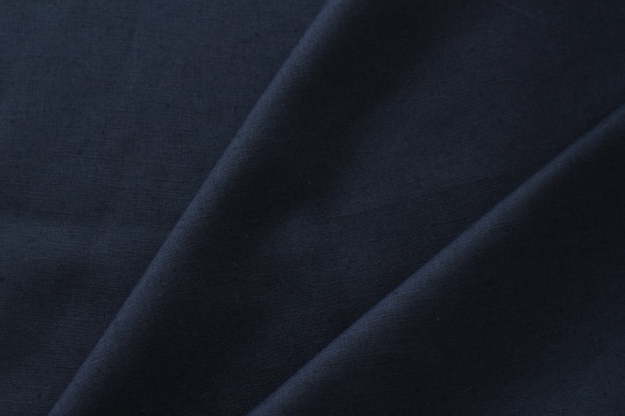 上品な深い紺色。