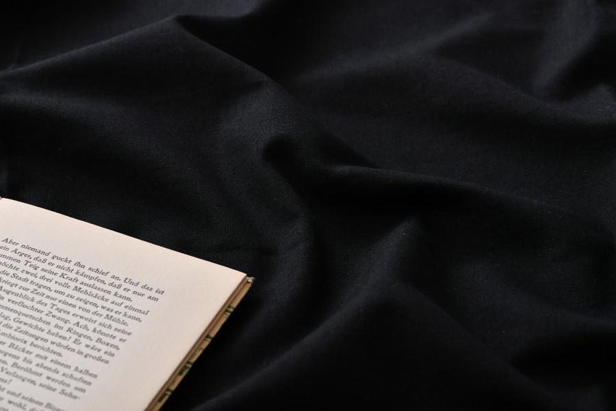 グレー・ブラック