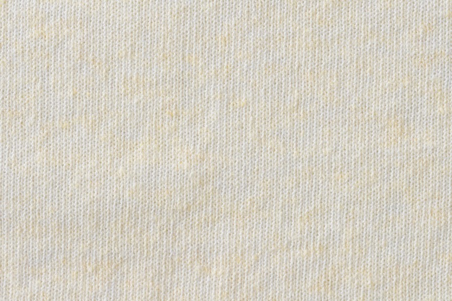 竹繊維の色が残り、アイボリーのような優しい色合いです。